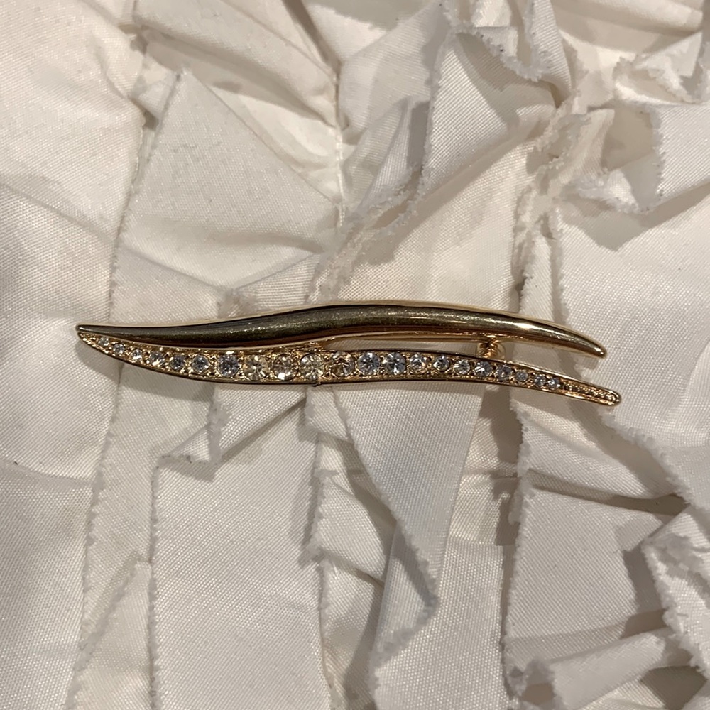 Vintage Monet brooch